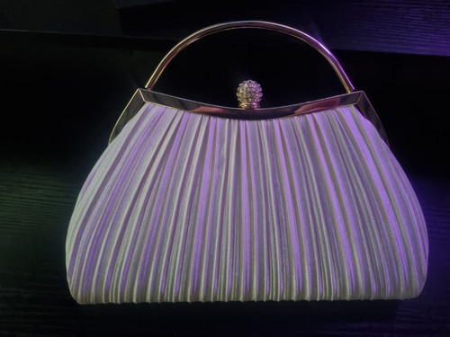 Elegant pleated satin - an,